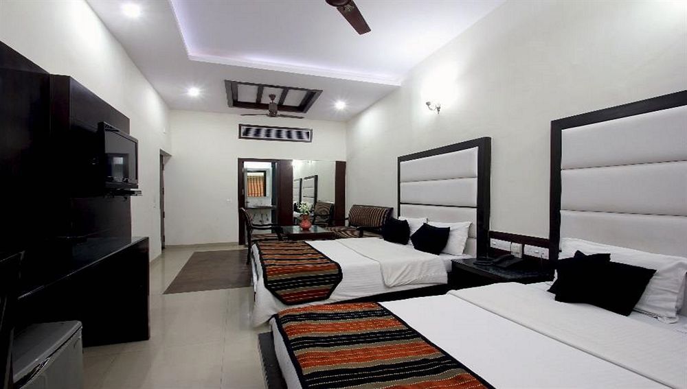 Hotel Mohan International New Delhi Exteriör bild