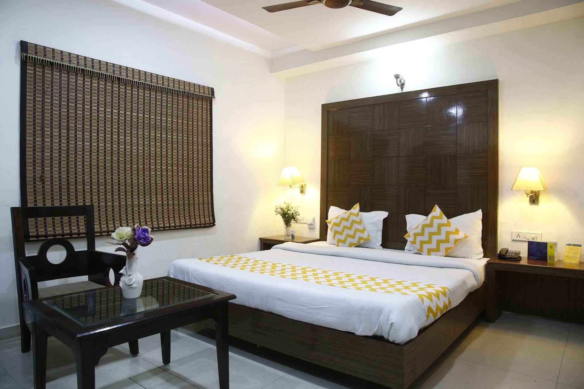 Hotel Mohan International New Delhi Exteriör bild