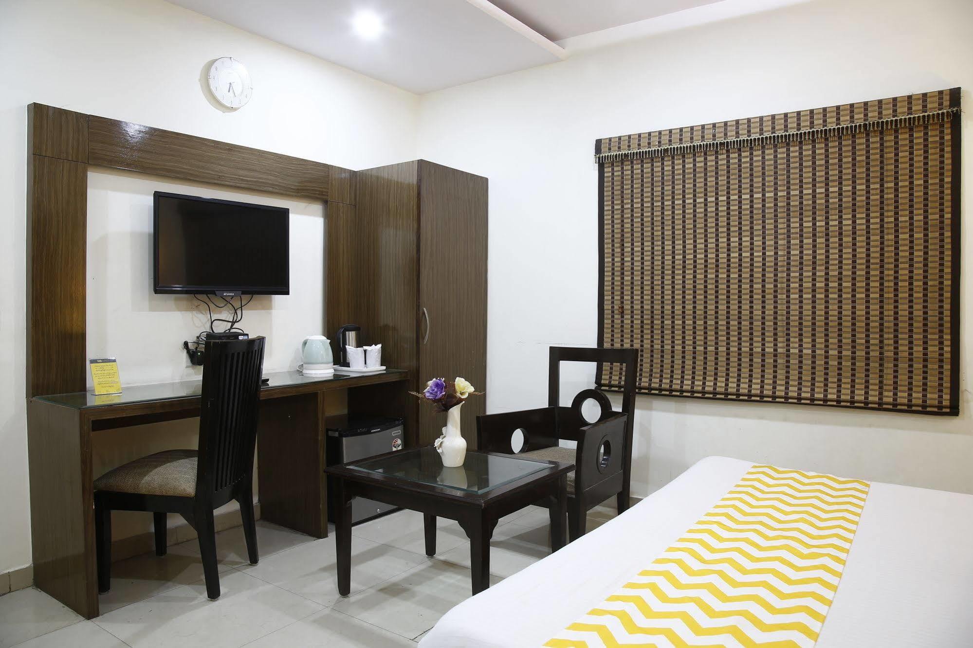 Hotel Mohan International New Delhi Exteriör bild