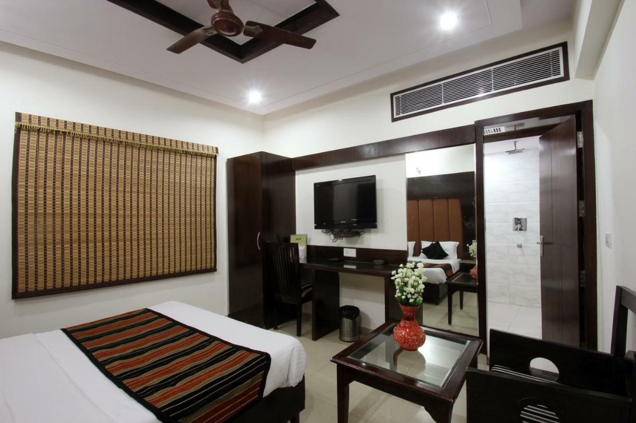 Hotel Mohan International New Delhi Exteriör bild
