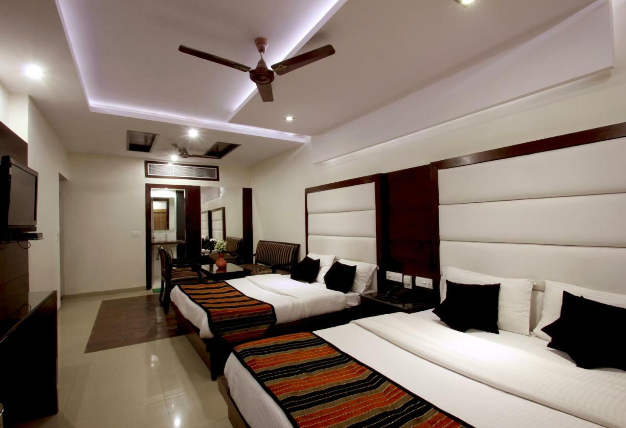 Hotel Mohan International New Delhi Exteriör bild