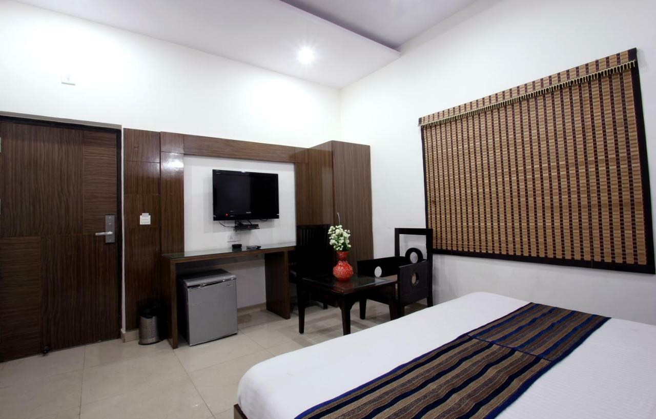 Hotel Mohan International New Delhi Exteriör bild