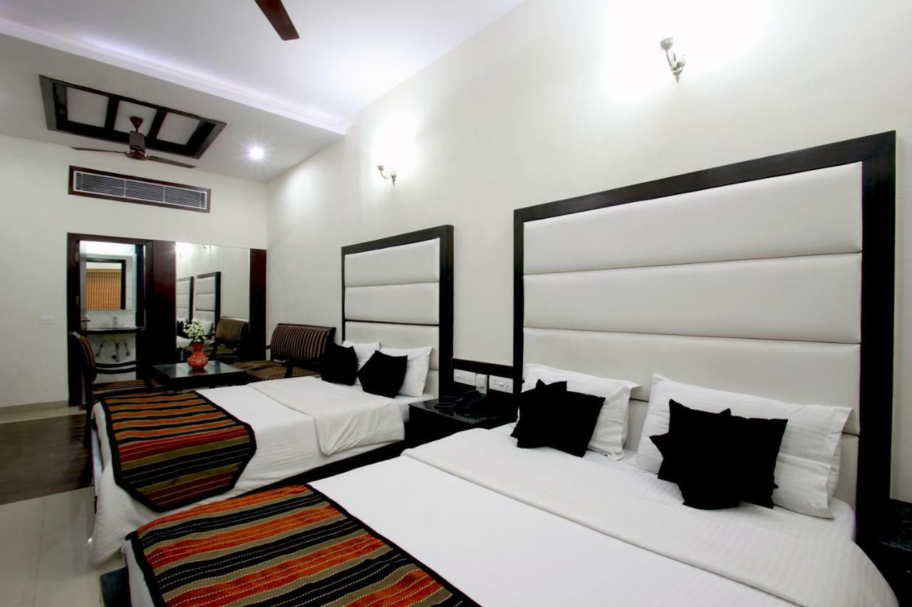 Hotel Mohan International New Delhi Exteriör bild