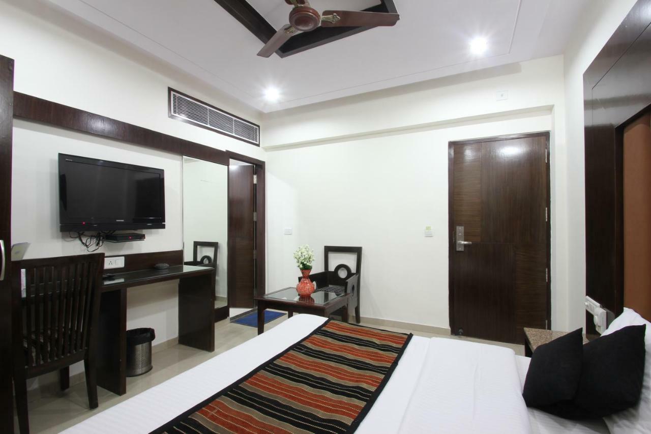 Hotel Mohan International New Delhi Exteriör bild