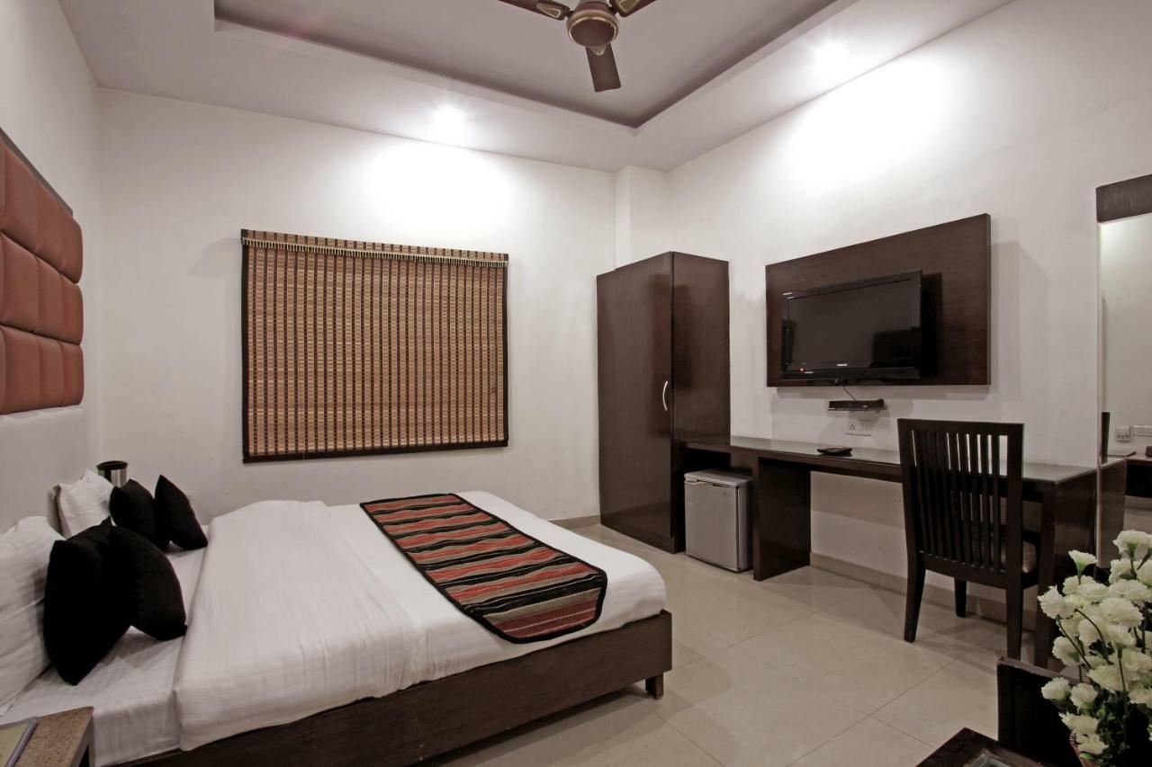 Hotel Mohan International New Delhi Exteriör bild