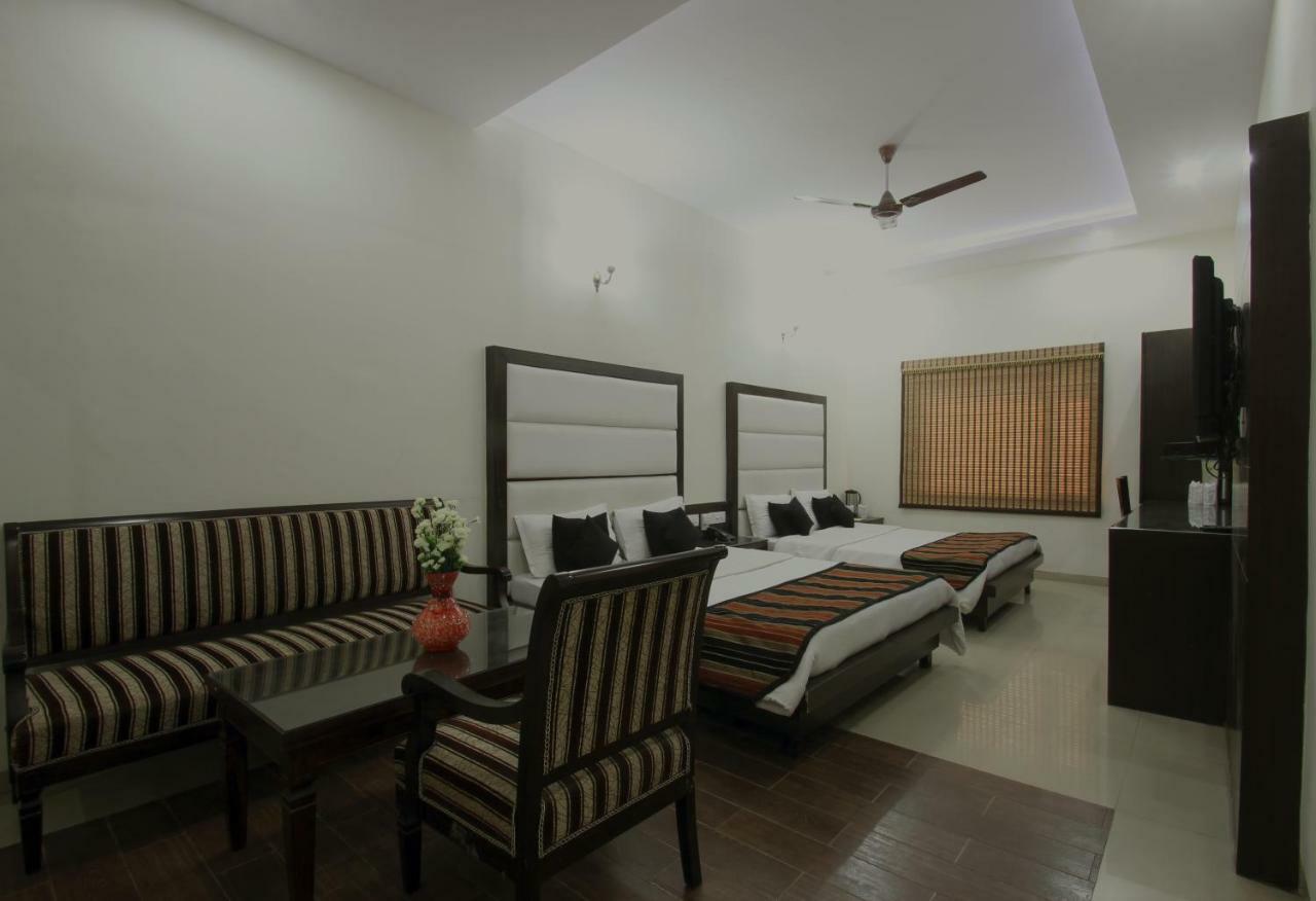 Hotel Mohan International New Delhi Exteriör bild