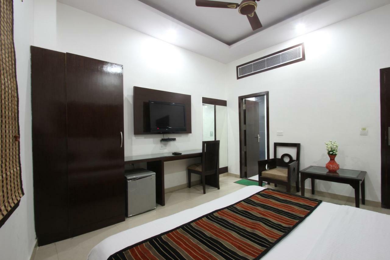 Hotel Mohan International New Delhi Exteriör bild